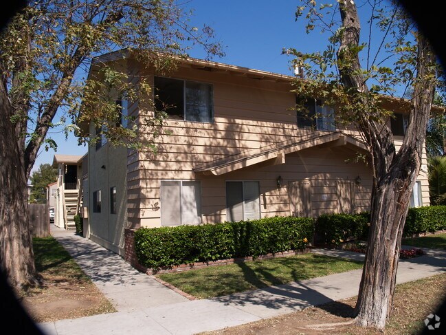 Building Photo - 2415 E. 6th Street