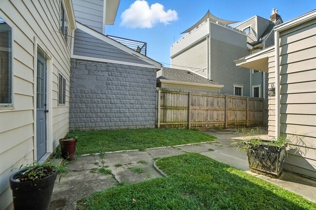 Building Photo - 843 Overton St