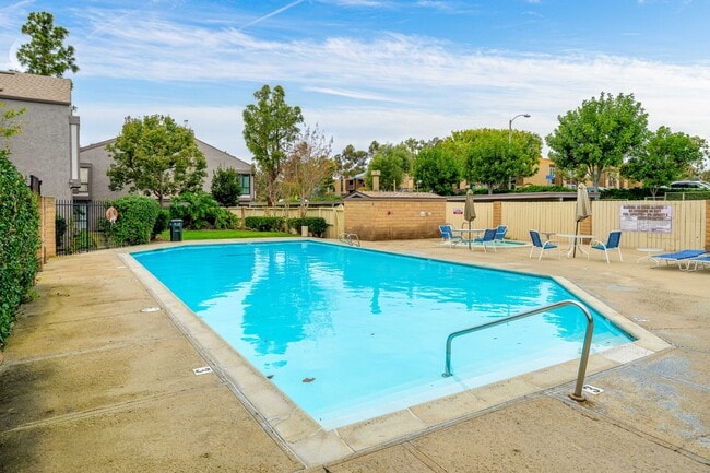 Building Photo - 9189 Village Glen Dr