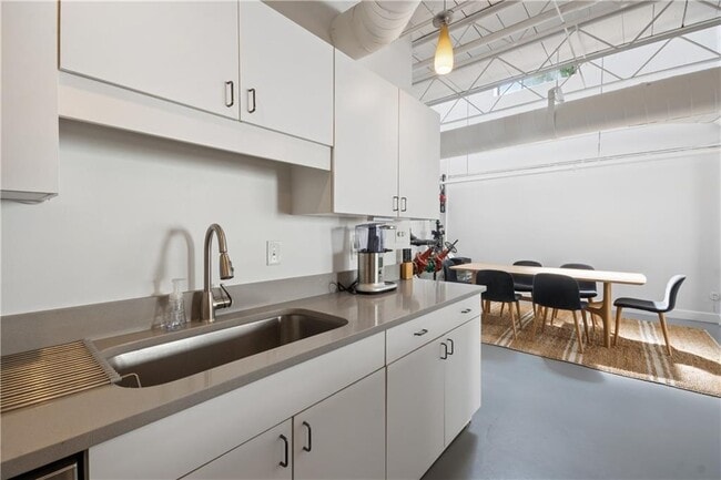 Building Photo - 820 DeKalb Ave NE