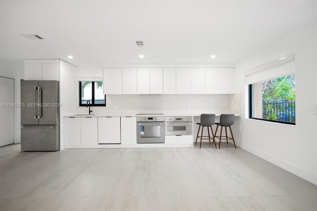 Building Photo - 3668 SW 26th St