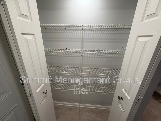 Building Photo - 1528 St Dunstans Rd