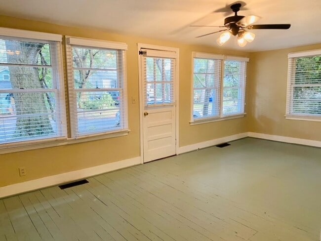 Building Photo - Two Bedroom Home - Folly Beach!