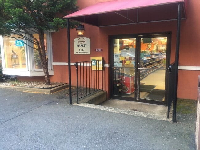 Grocery Store - 1011 Arlington Blvd