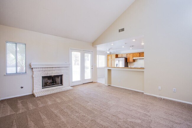 Building Photo - Beautiful 3Bed/3Bath cul-de-sac home located  in The Lakes Community with a sparkling pool and spa!