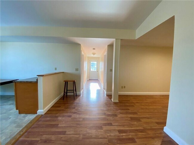 Building Photo - 16 Clearview Ave