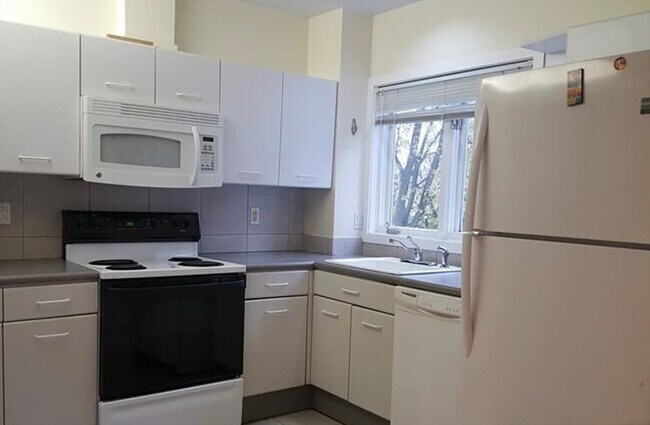 Building Photo - 121 Longwood Ave