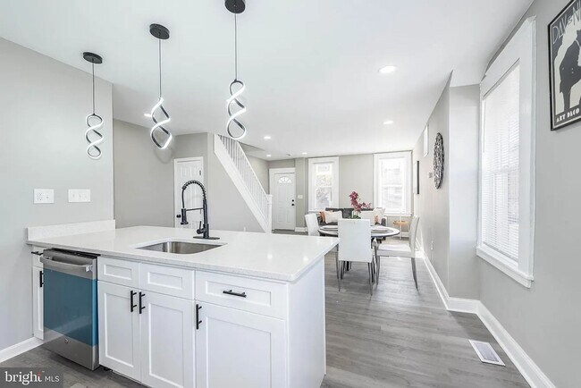 Building Photo - 3300 Ravenwood Ave