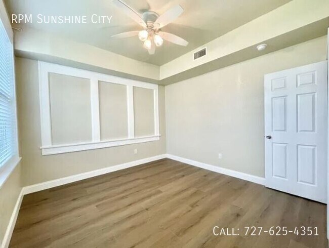 Building Photo - 7700 Boca Ciega Dr