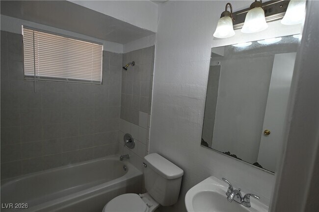 Building Photo - 2301 Stewart Ave