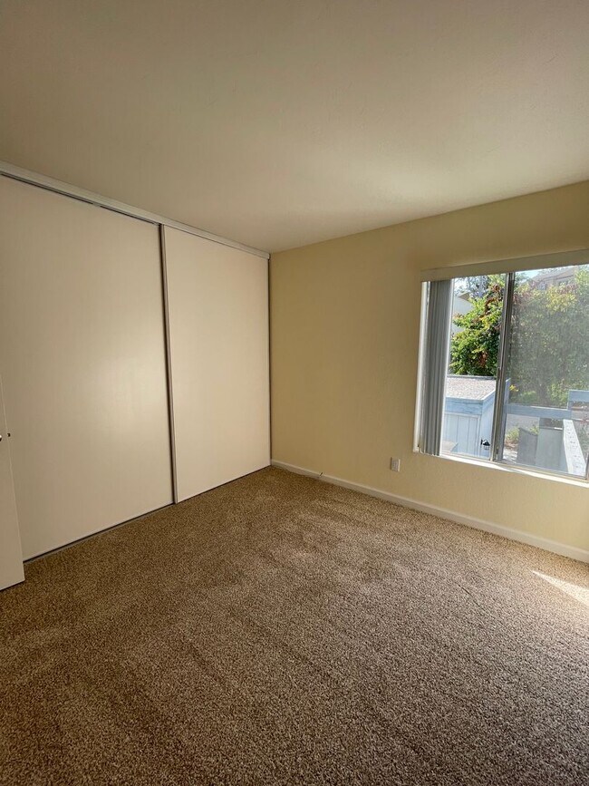Building Photo - Terrific 3Br/2.5Ba Townhome in Scripp Ranch