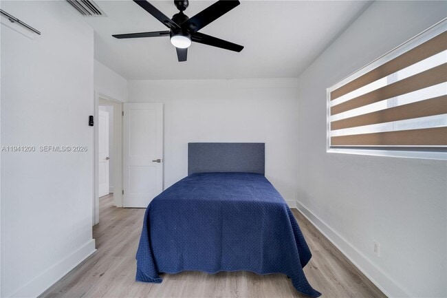 Building Photo - 1931 SW 22nd Ave