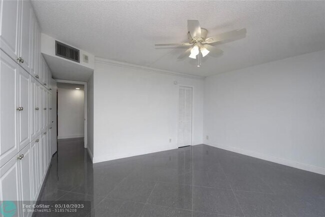 Building Photo - 531 N Ocean Blvd