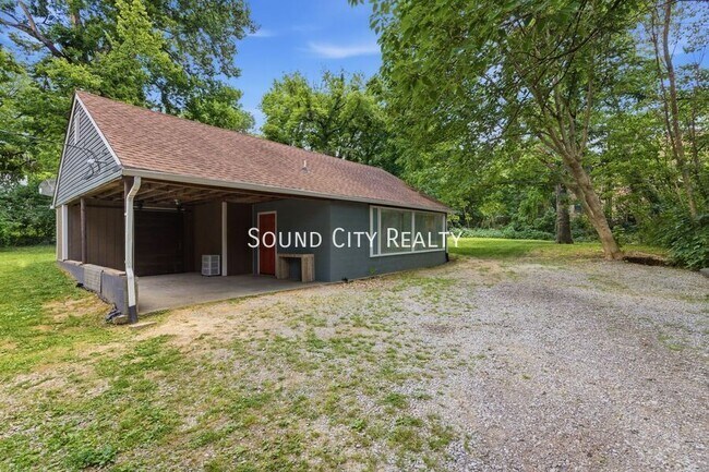 Building Photo - 113 Neese Dr