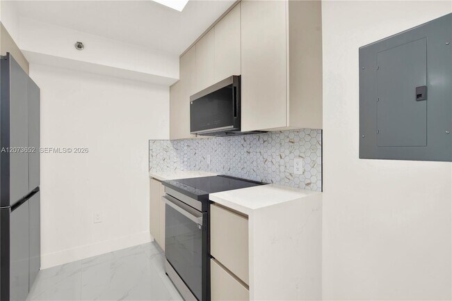 Building Photo - 5757 Collins Ave