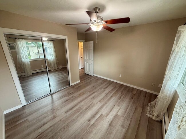 Building Photo - Charming 2BR Townhome w/ Attached Garage in Prime Lakewood Location!