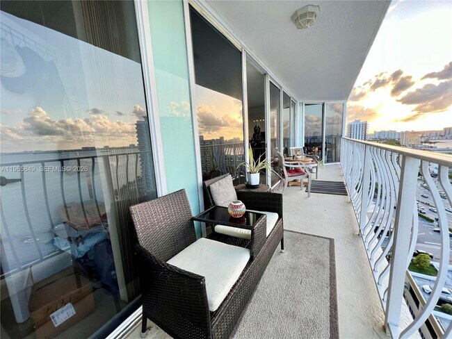 Building Photo - 7601 E Treasure Dr