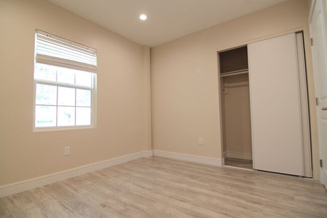 Building Photo - 14436 Carlsbad St