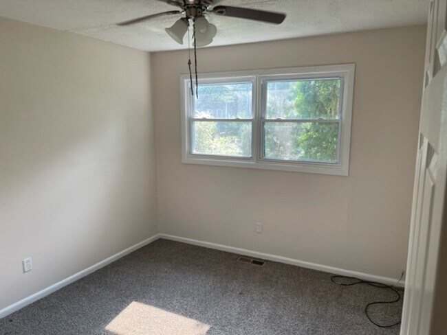 Building Photo - 3 Bedroom Ranch Home