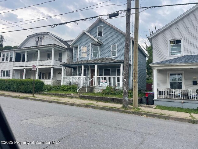 Primary Photo - 54 8th Ave