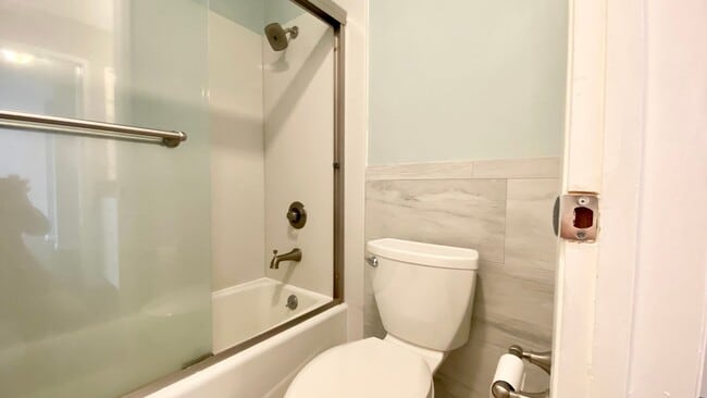 Building Photo - Breathtaking Views of SF & Bay Bridge from this Top Floor unit