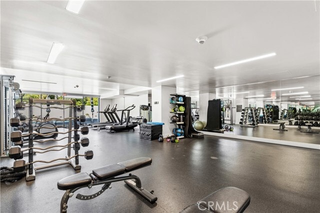 Building Photo - 818 N Doheny Dr