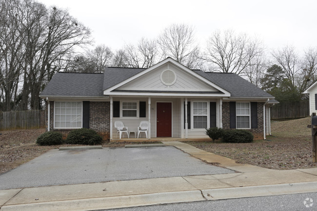 Building Photo - Rocky Creek Village