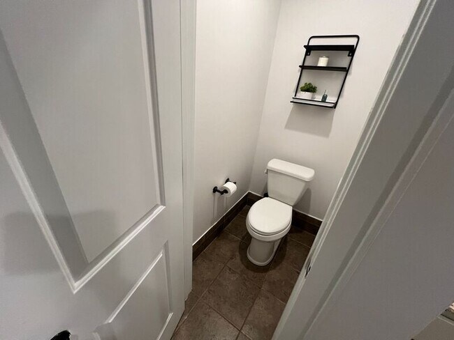 Building Photo - 616 W 63rd St