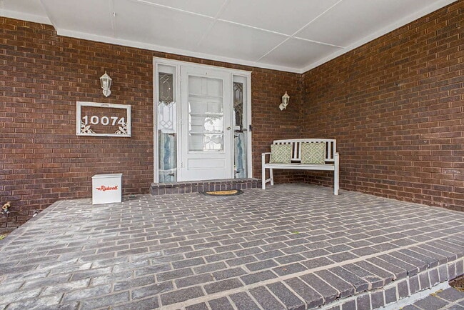 Building Photo - "Spacious 4-Bedroom Oasis with 4 Full Baths in Prime Englewood Location – 3306 Sq. Ft. of Comfort...
