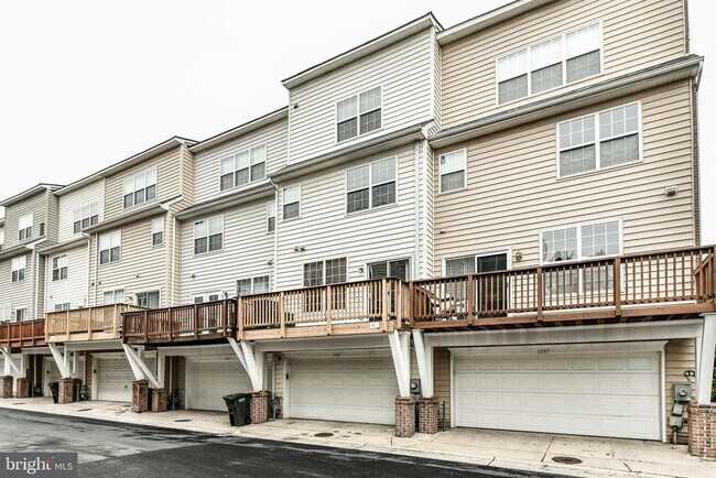 Building Photo - 3845 Eisenhower Ave