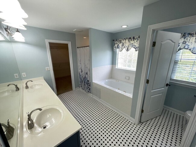 Building Photo - Remarkable East Jefferson Home For Rent