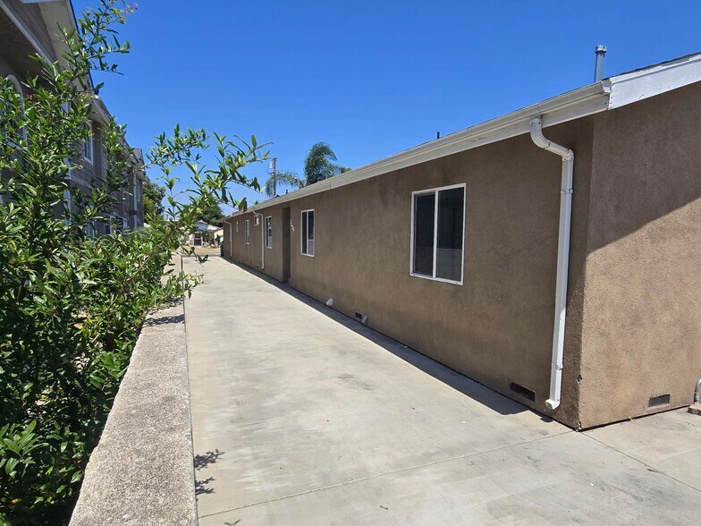 Building Photo - 1658 W 220th St
