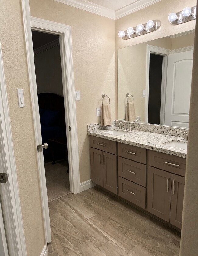 Building Photo - 107 N 3rd St