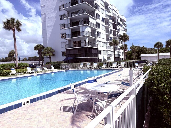 Building Photo - 5151 N Hwy A1A