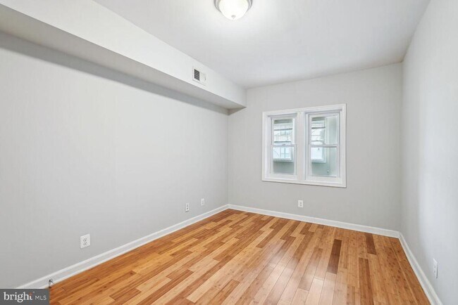 Building Photo - 1222 Meigs Pl NE