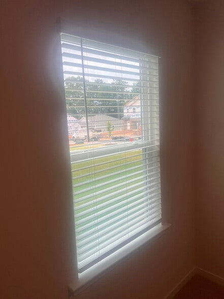 Building Photo - Room in House on Cramer Crk Dr