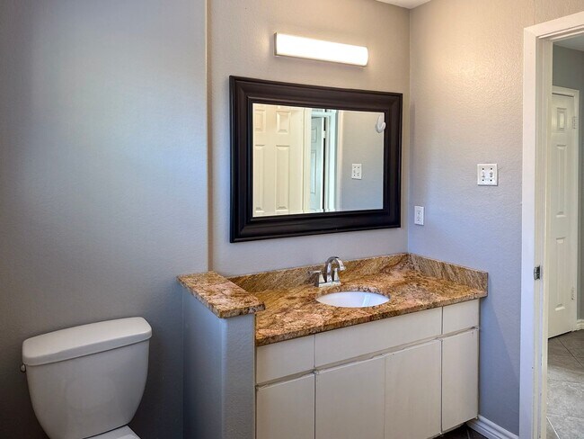 Building Photo - 4 Bedroom / 2 Bath / 2 Car Garage