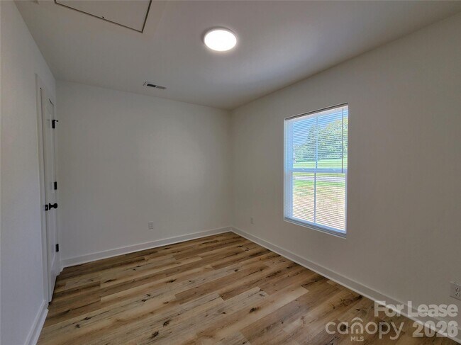 Building Photo - 310 Pope St