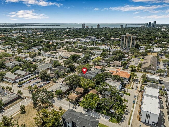 Building Photo - 307 S Gomez Ave