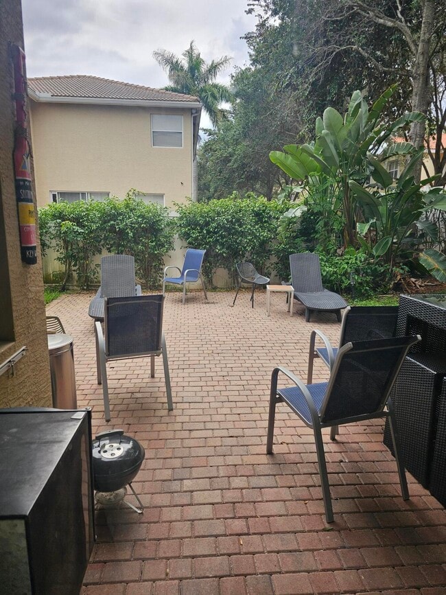 Building Photo - 7533 Topiary Ave