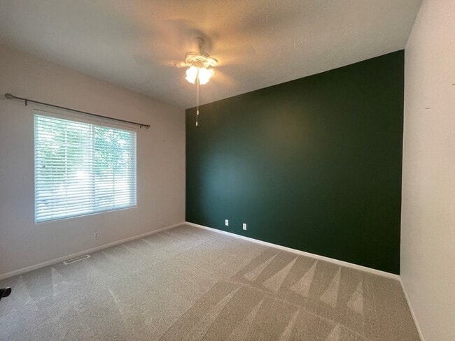 Building Photo - Home For Rent Papillion