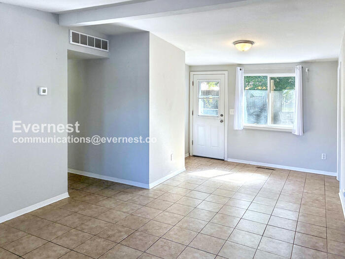 Building Photo - 621 W Prospect Rd