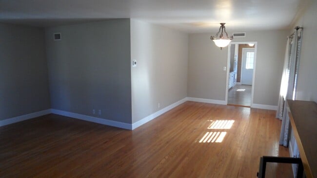 Building Photo - Old Towne Orange, Hardwood floors, Single Story House 3BR 2BA  2 car garage