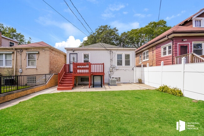 Building Photo - 9211 S Throop St