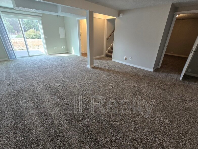 Building Photo - 2114 S Fawn Dr