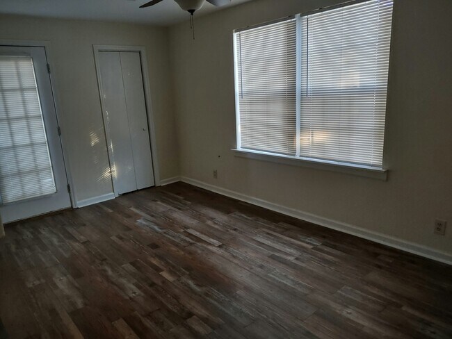 Building Photo - 1166 Peachtree St