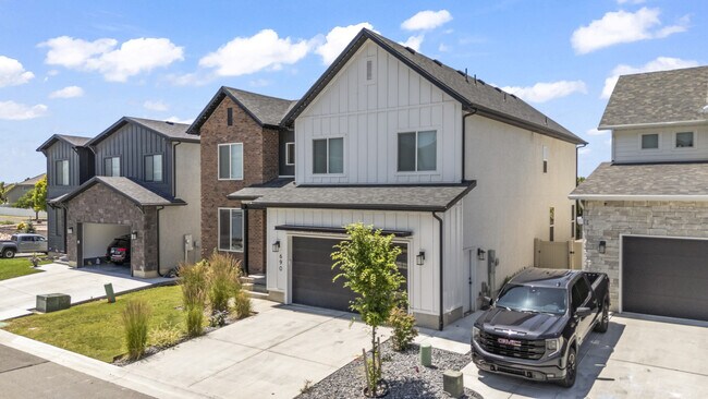 Building Photo - 690 S Edge Ln