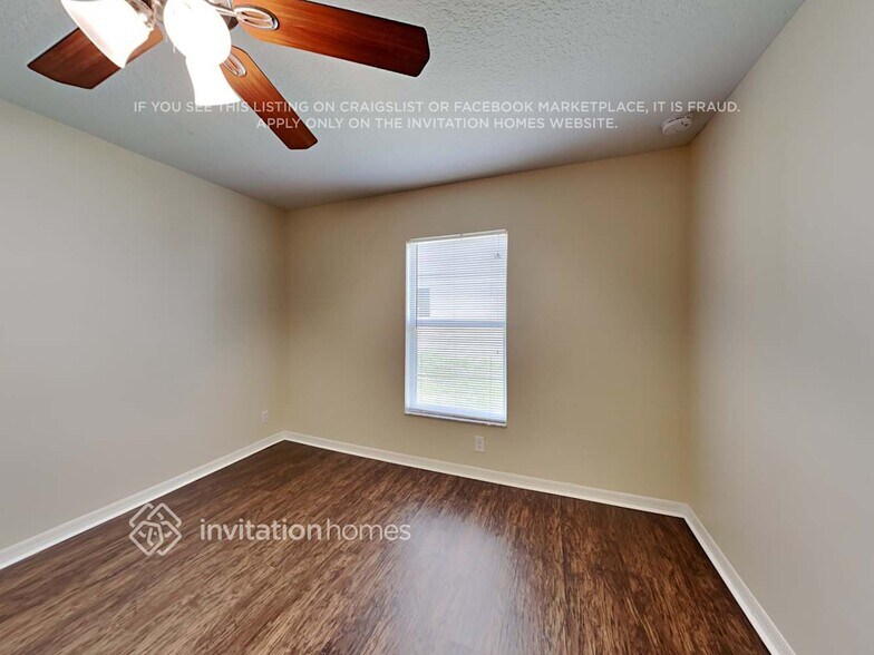 Building Photo - 1389 SW Prairie Cir