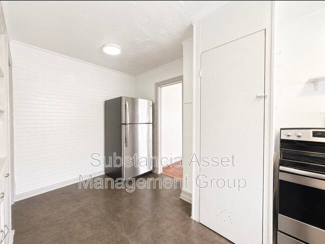 Building Photo - 939 East Dr