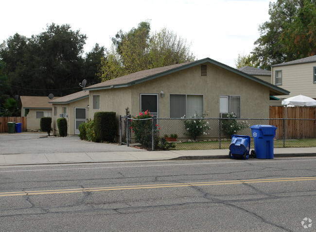 Primary Photo - 540-572 Mahoney Ave